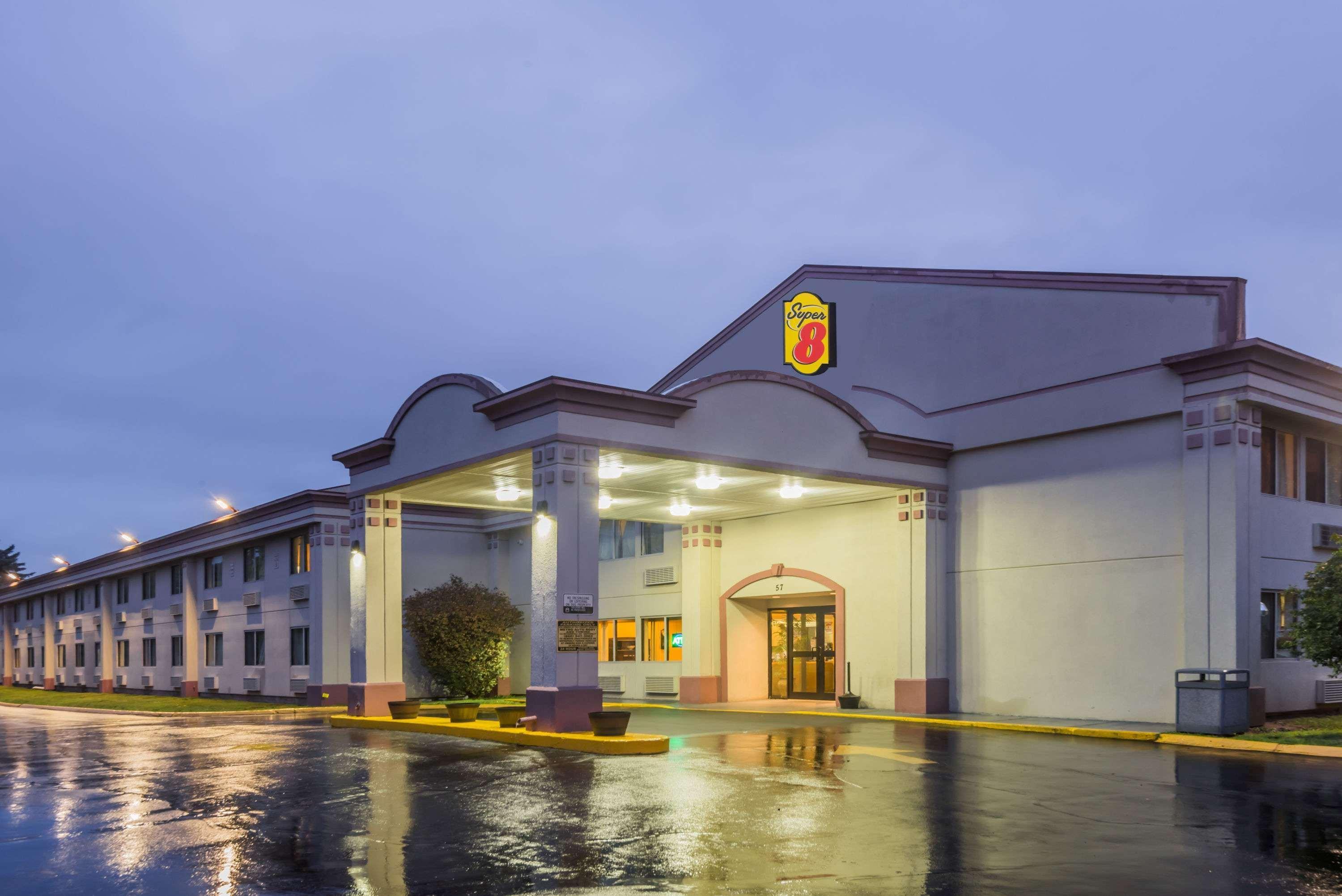 Hotel Super 8 By Wyndham Hartford Exterior foto